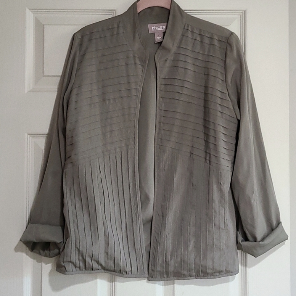 Olive Accent Jacket with tucking detail. Long sleeve, lightweight. Chico's sz 1